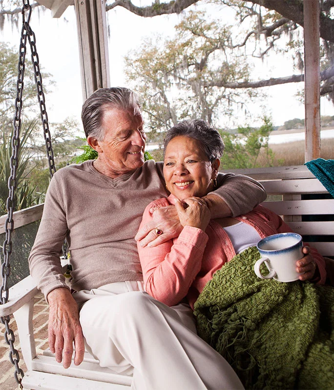 couple-bench-outdoors couple-bench-outdoors