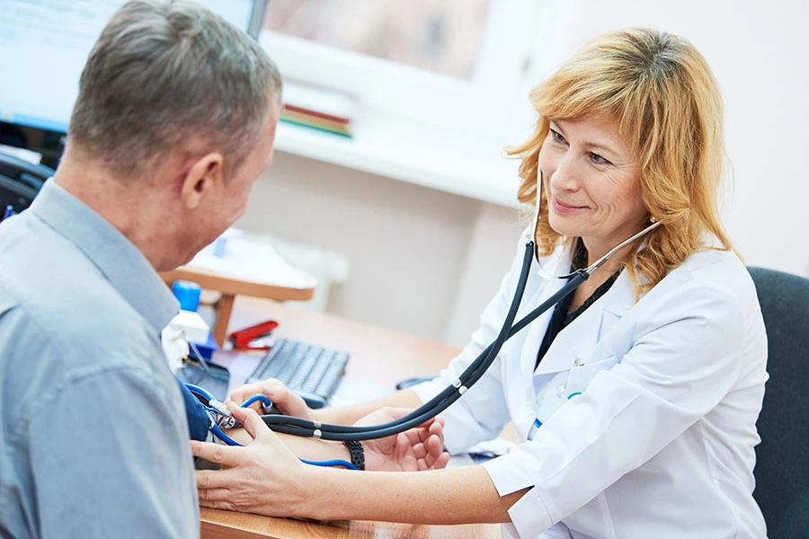 doctor-checking-patient-blood-pressure doctor-checking-patient-blood-pressure